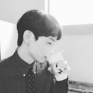 ‘마녀의 사랑’ 현우, 2PM 준호가 보낸 윤소희 커피 인증 “감사합니다 잘 마셨어요”