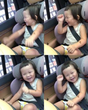 김나영 아들 최신우, 차 안에서 눈웃음 발산…‘보기만 해도 힐링되는 미소’