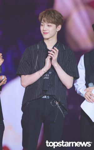 [HD포토] 워너원(Wanna One) 라이관린, ‘꿀 떨어지는 눈빛’ (2018 코리아 뮤직 페스티벌)