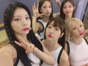 라붐(LABOUM), 더위 날릴 완전체 단체샷 공개…‘시원한 무대의상에 이목집중’