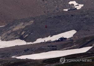 스위스서 관광용 항공기 추락해 ‘탑승자 전원 사망’…사고 원인 확인 중