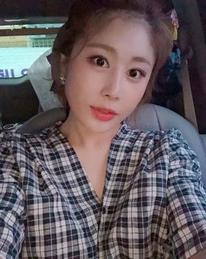 트로트 가수 김소유, SNS 속 일상 모습 보니…‘더위에도 예쁨 폭발’