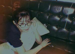 박봄, 집에서 안경 쓴채 찍은 사진 화제…‘수수한 일상’