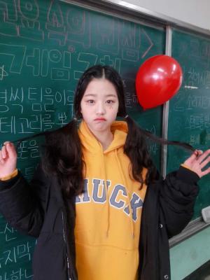 ‘순위 8위’ 스타쉽 장원영, 15세 소녀의 우월한 과거 사진 “모태 아이돌상” 