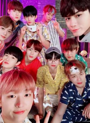 워너원(Wanna One), 강다니엘부터 라이관린까지 완전체 잠옷 셀카 공개…“워너원과 함께한 1년 사랑해”