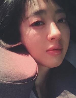 ‘미스터 션샤인’ 김민정, 사랑스러운 모습의 셀카…“순간순간 느껴며 살기”