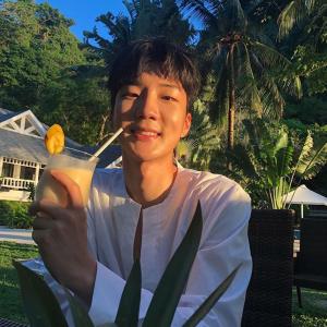 위너(WINNER) 이승훈, 화이트 셔츠+달콤한 눈빛…‘청량감 한가득’