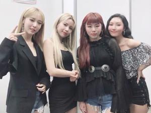 마마무 (MAMAMOO) 문별-솔라-휘인-화사, 슈퍼콘서트 대기실 인증샷 공개…‘그들의 데뷔일은?’