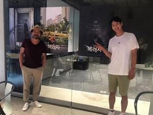 영화 ‘목격자’ 곽시양, 김상호와 다정한 한 컷…‘경찰과 범인의 만남’