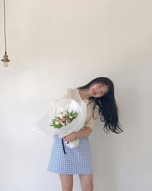 로코베리 로코, 결혼 앞두고 꽃들고 아름다운 셀카 공개…“꽃과 보내는 시간 넘 기쁜 일”