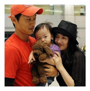 김남일♥김보민 아나운서, 과거 아들 서우와…‘여전히 사랑 넘치는 가족’ 