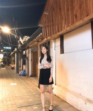 ‘하트시그널 시즌2’ 오영주, 곰돌이 미소 지으며 행복한 일상…‘빛나는 늘씬 각선미’