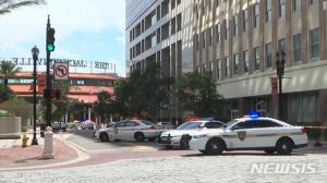 美 플로리다 잭슨빌 복합 쇼핑몰서 총격 사건 일어나 사상자 다수 발생…‘용의자 현장에서 사망’