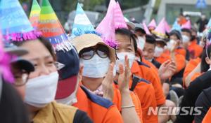 BHC 가맹점주들 본사 고발…‘광고비 수백억원 횡령-기름 납품가 속여’