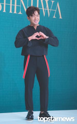 [HD포토] 신화(SHINHWA) 이민우, ‘하트발사’ (HEART)