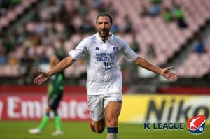 ‘데얀 멀티골’ 수원, 전북에 3-0 완승…AFC 준결승 진출 유리한 고지 차지