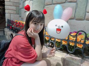 HKT48 야부키 나코, 토끼 솜사탕 들고 귀여움 발산…‘기분 좋은 미소’