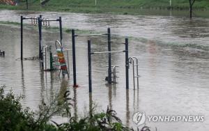 부산 지역, 밤새 내린 폭우로 인해 온천천 통제