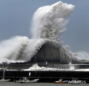 제21호 태풍 제비, 일본 오사카 간사이공항 침수 등 피해 속출…‘아베 총리 모든 일정 취소’