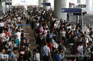 아베 “태풍 피해 간사이공항, 내일 국내선 운항 재개할 것”