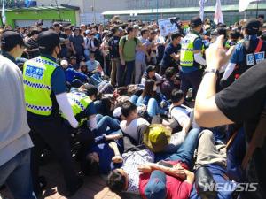 인천 첫 퀴어축제…행사 방해 등 8명 불구속 입건