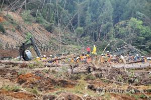 일본 훗카이도 지진, 강진 후 사망 41명 등 추모…전기공급에도 1천500여명 대피소행