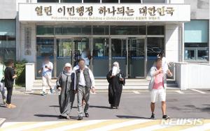 제주 예멘 난민 1차 심사결과 발표, 23명 인도적 체류 허가 받아…미성년자 총 10명으로 알려져