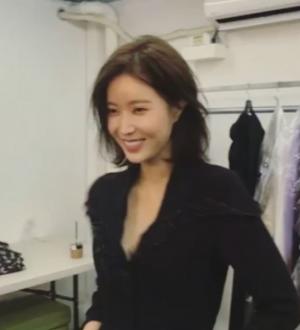 JTBC 금토드라마 ‘내 아이디는 강남미인’ 임수향, 화보 촬영 현장 모습 공개…‘아름다워’