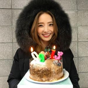 ‘우리 집에 해피가 왔다’ 한채영, 생일 하루전 축하 받은 근황 게재…‘고마워요’