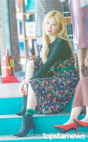 [HD포토] 유니티(UNI.T) 의진, ‘스커트 아래로 돋보이는 각선미’