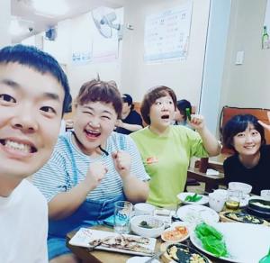 홍윤화♥김민기, 동료들과 함께 즐거운 식사시간…‘오늘은 다이어트 쉬는 날’