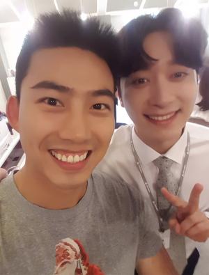 ‘덕수리5형제’ 2PM 찬성, 옥택연과 도플갱어 미소 “드래곤볼 모으는 느낌”