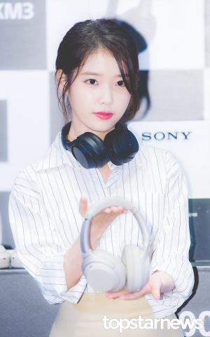 [HD포토] 아이유(IU), ‘저 말고 헤드폰 봐주세요’