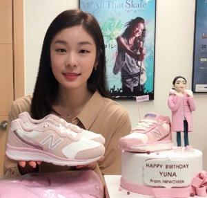 ‘피겨여왕’ 김연아, 생일 맞아 근황 공개…‘분위기 여신’