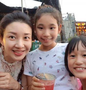 ‘둥지탈출 시즌3’ 이아현, 남편 스티븐리와 가슴으로 낳은 두 딸 공개…‘친구같은 세 모녀’