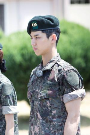 ‘진짜사나이300’ 펜타곤 홍석, 육군3사관학교 촬영 비하인드컷 공개