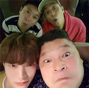 ‘신서유기5’ 이수근, 안재현-은지원-강호동과 코믹 셀카…‘이 조합 칭찬해’