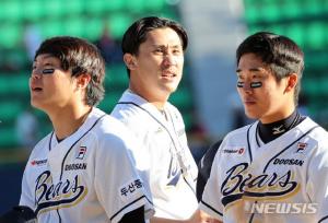 두산 베어스, 이용찬 역투 힘입어 올 시즌 LG전 전승…17연승 행진