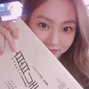 씨엘씨(CLC) 권은빈, ‘배드파파’ 첫 방송 본방사수 독려샷 공개…“드디어 첫방”