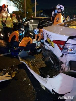 경인고속도로에서 차량 9대 추돌… 1명 사망·4명 부상