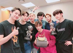 갓세븐(GOT7) 리더 JB부터 막내 유겸까지 ‘6관왕’ 자축…“아가새 사랑해 고마워”