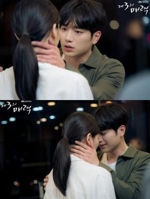 ‘제3의 매력’ 서강준-이솜, 두 번째 키스 순간 포착…온준영의 ‘반전매력’