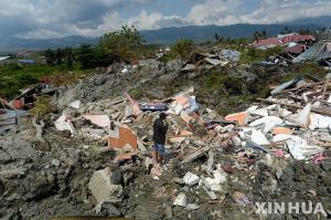인도네시아 지진 및 쓰나미 사망자 1944명 계속 증가中, 11일 구조 중단 예고…‘토양 액상화 겪기도’