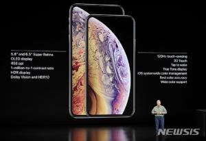 애플 ‘아이폰 XS’·LG ‘V40 씽큐’…스마트폰 ‘눈의 전쟁’, 숫자보다 기능 대전