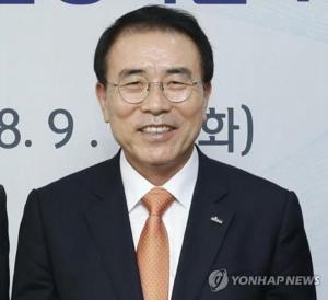 검찰, 신한금융지주 조용병 회장에 구속영장 청구…‘채용비리 혐의’