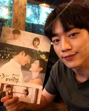 ‘제3의 매력’ 서강준, 대본들고 귀여운 셀카 투척… “많은 사랑 부탁드려요”