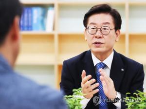 이재명 경기도지사, 신체와 자택 등 압수수색…‘친형 강제입원 사건, 김부선과는 관계없어’