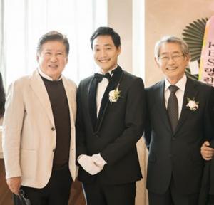 ‘김미림♥’ 전진우, 아버지 전무송-아버지 친구 김용건과 결혼식에서 다정한 쓰리샷…‘행복해 보여’