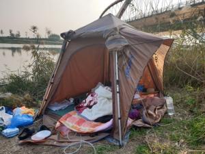 영산강변 텐트서 자던 장애인 부부, 숨진 채 발견…질식사 가능성