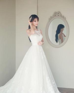 트위치TV 스트리머 우왁굳, 김수현 아나운서와 결혼…‘웨딩드레스 사진 공개’